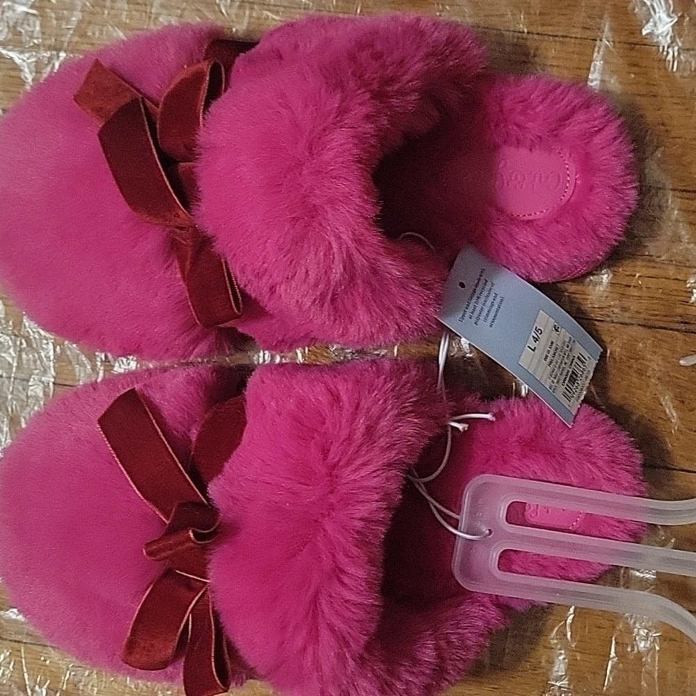 Cat & Jack Fuzzy Pink Slippers with Red Bow Size L (4/5) - Picture 3 of 9
